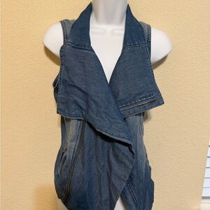 Stylish Denim Vest with Zipper detail